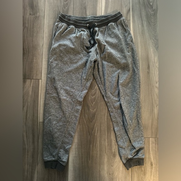 H&M Gray Sweatpants with Tapered Leg Design - Picture 1 of 4